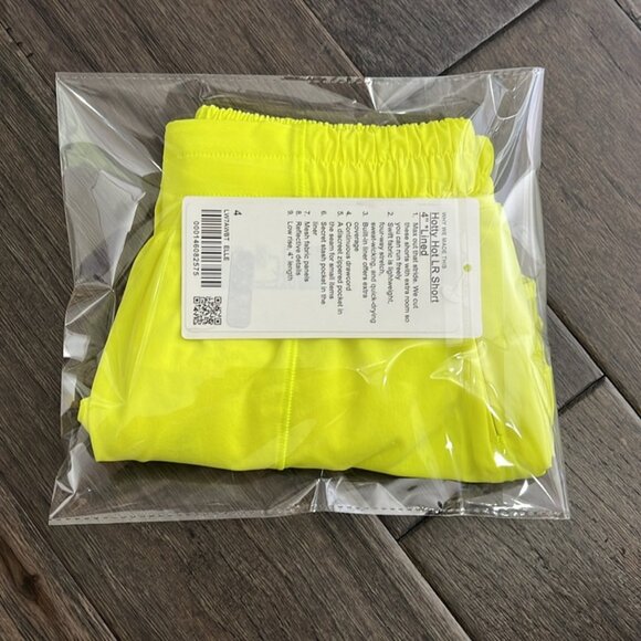 Lululemon NWT Hotty Hot Low-Rise Lined Short 4" Electric Lemon - Picture 9 of 9